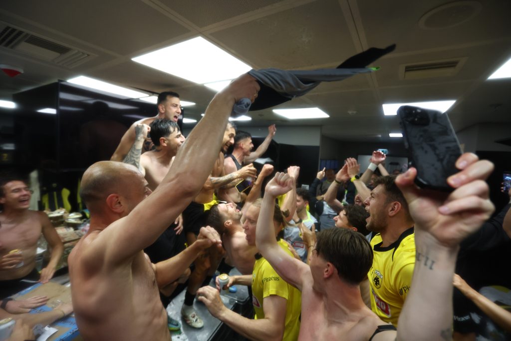 Το πάρτι της ΑΕΚ στα αποδυτήρια (pictures)