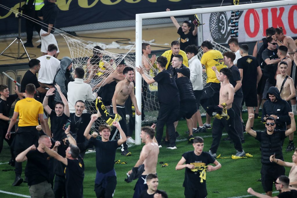 “Κιτρινόμαυρη” παράνοια, κόσμος και ομάδα-ένα πανηγυρίζουν την κατάκτηση του πρωταθλήματος (pictures)