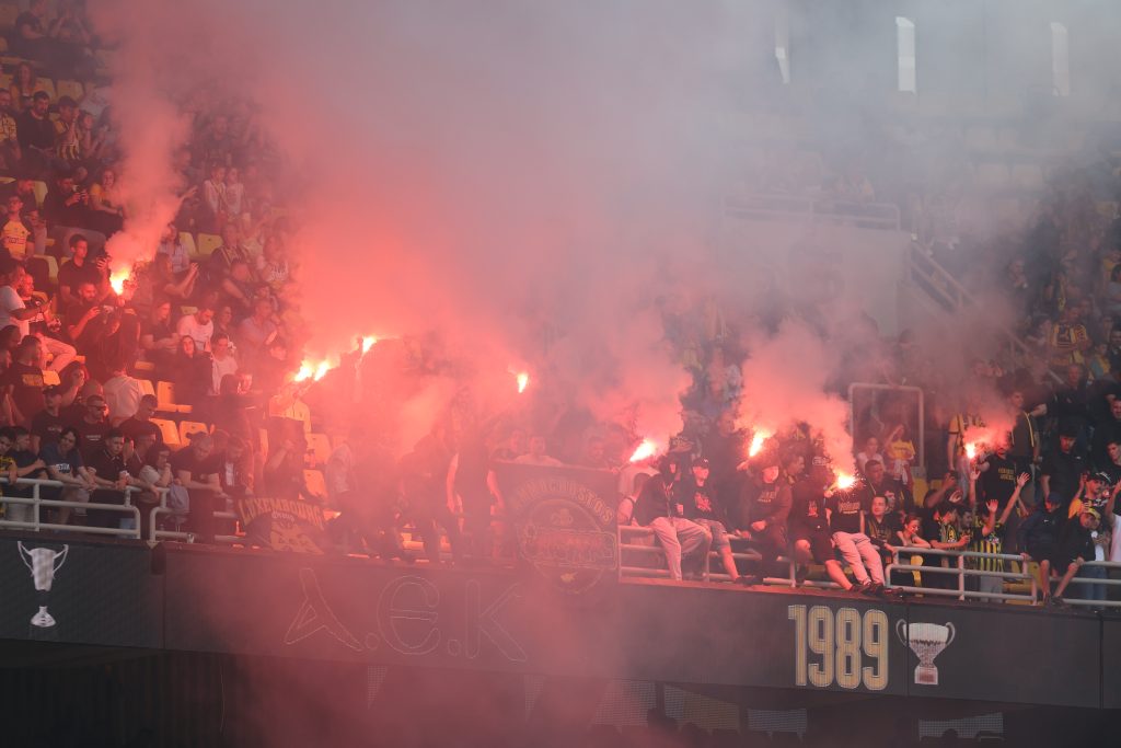 “Κιτρινόμαυρο” πάρτι στη Νέα Φιλαδέλφεια (pics+vids)