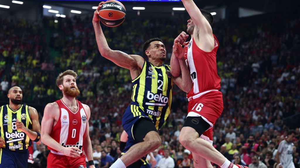 Ο Ολυμπιακός κυριάρχησε απόλυτα της Φενέρμπαχτσε και πέρασε στον τελικό
