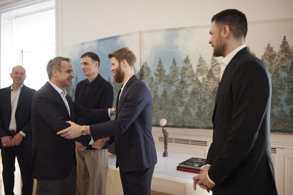 O Kυριάκος Μητσοτάκης υποδέχθηκε τον πρωταθλητή Ευρώπης Ολυμπιακό (video+pictures)