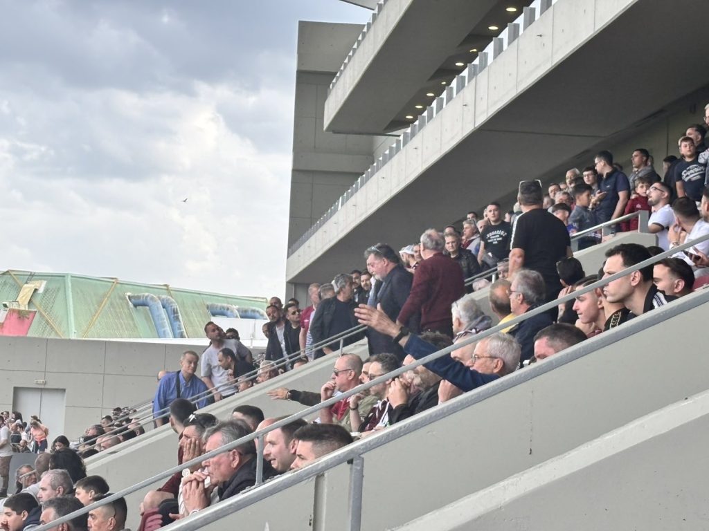 Ένταση στα επίσημα της “AEL FC Arena” – Συνθήματα κατά της διοίκησης των γηπεδούχων