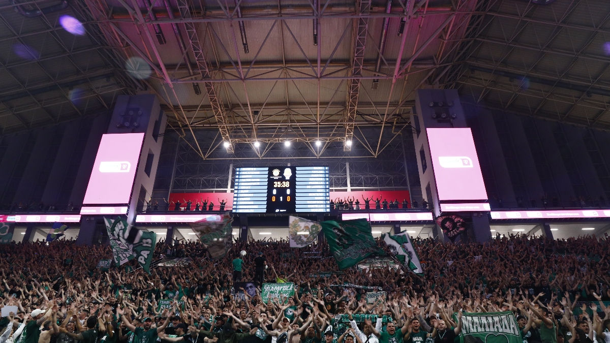 Εκρηκτική ατμόσφαιρα στο “Telekom Center Athens” ενόψει του Game 3 (video) Εκρηκτική ατμόσφαιρα στο “Telekom Center Athens” ενόψει του Game 3 (video)