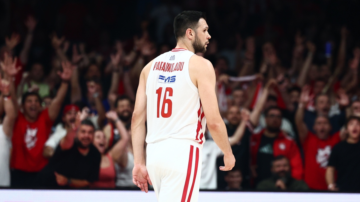 Το ασύλληπτο buzzer-beater του Παπανικολάου πίσω από το κέντρο (video)