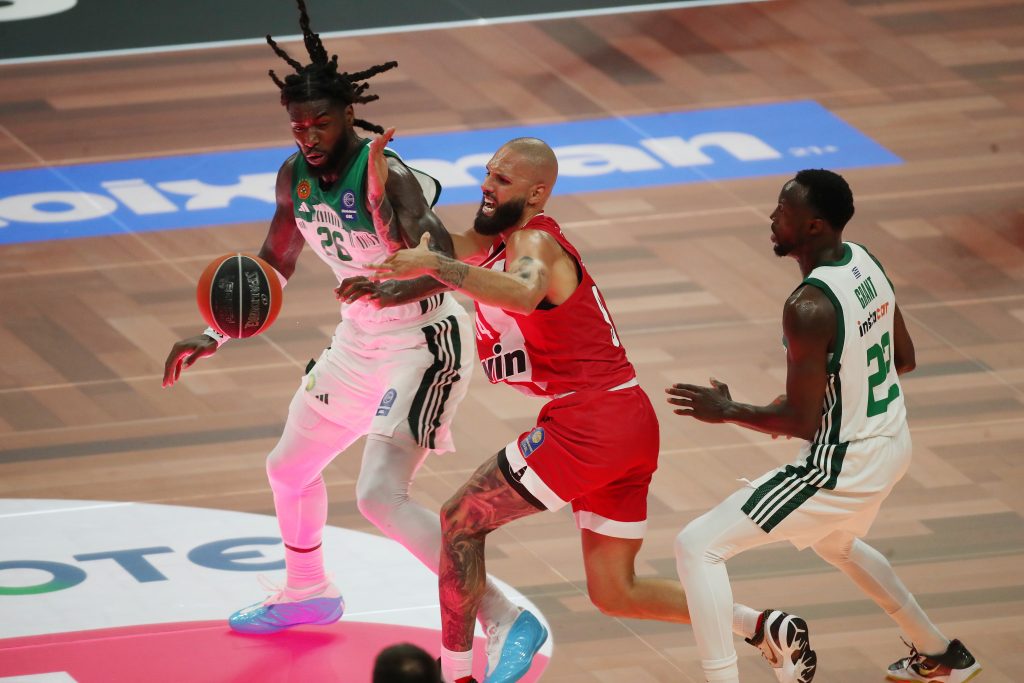 Με MVP τον Χέιζ Ντέιβις, ο Παναθηναϊκός ισοφάρισε τη σειρά των τελικών