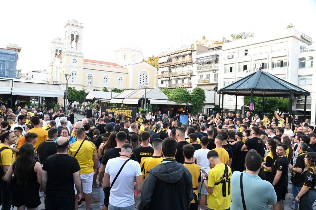 “Κιτρινόμαυρο” πάρτι στην Λαμία για το τρόπαιο της ΑΕΚ (pictures)