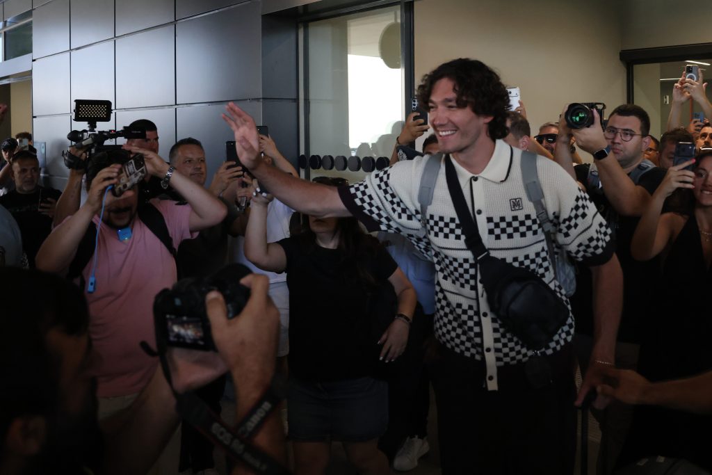 Αποθεώθηκε στην άφιξη του στην Θεσσαλονίκη ο Όσμαν (pictures)