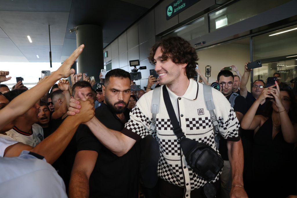Αποθεώθηκε στην άφιξη του στην Θεσσαλονίκη ο Όσμαν (pictures)