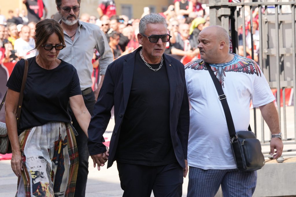 Η οικογένεια της Μίλαν αποχαιρέτησε τον Φράνκο Μπαρέζι (video & pictures)
