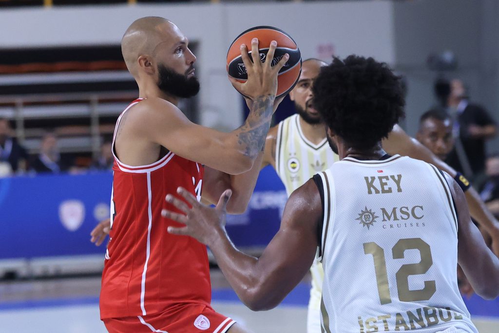 Με ηγέτες Φουρνιέ και Ντόρσεϊ ο Ολυμπιακός “λύγισε” τη Φενέρμπαχτσε