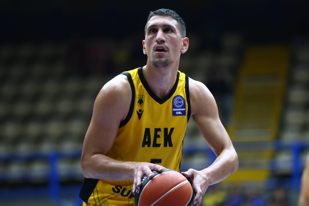Πρόκριση για τον Ολυμπιακό με σόου Μοντέρο